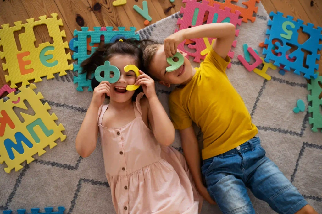 Aprender dos idiomas de pequeño mediante el juego